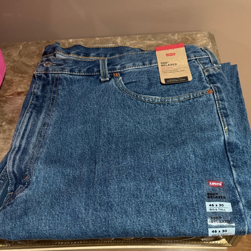 Levi's Relaxed Fit Men's Jeans in Classic Blue